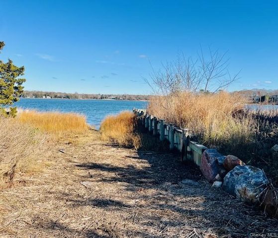 6 Shore Road, Southampton, NY 11968