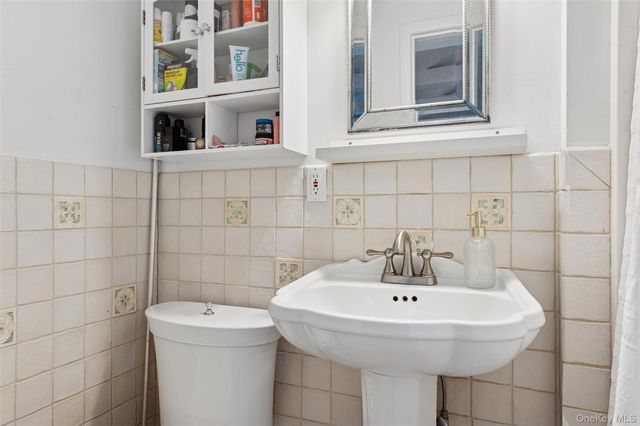 6 Shore Road, Southampton, NY 11968