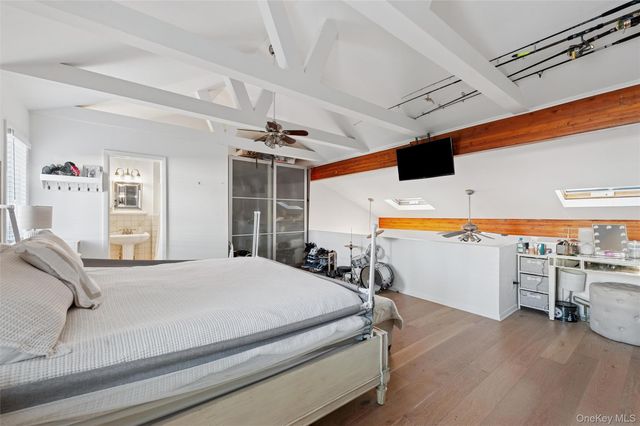 6 Shore Road, Southampton, NY 11968