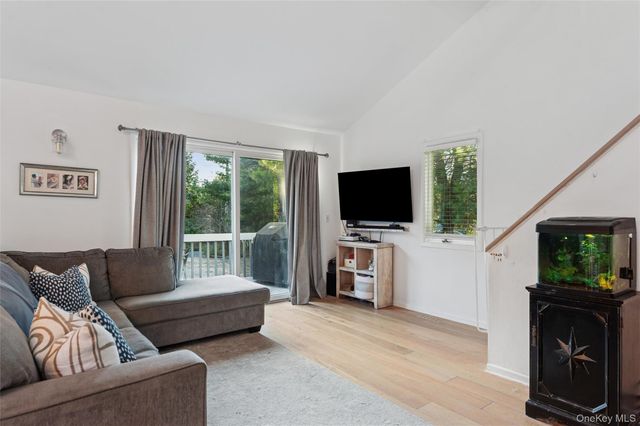 6 Shore Road, Southampton, NY 11968