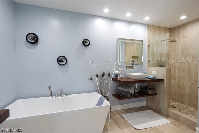 5963 Trophy DR 2002, Naples, FL 34110