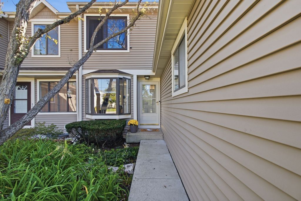 241 E Forest Knoll Drive, Palatine, IL 60074 — photo 2