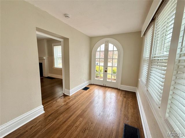 543 N Central Avenue, University City, MO 63130