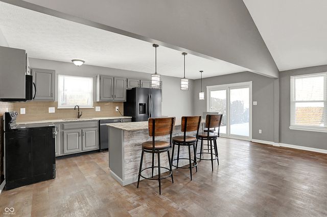 7929 Meadow Bend Circle, Indianapolis, IN 46259