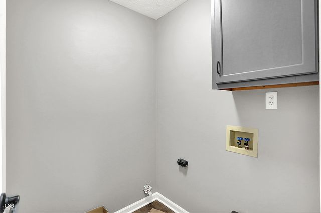 7929 Meadow Bend Circle, Indianapolis, IN 46259