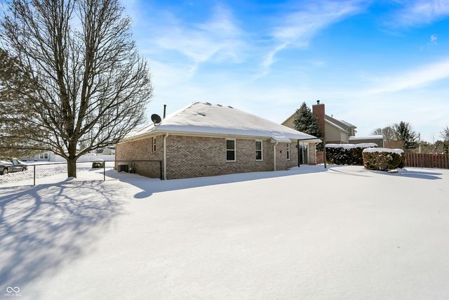 7929 Meadow Bend Circle, Indianapolis, IN 46259