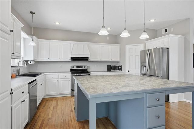 703 SW Longhorn Drive, Oak Grove, MO 64075