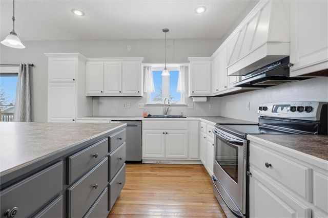 703 SW Longhorn Drive, Oak Grove, MO 64075