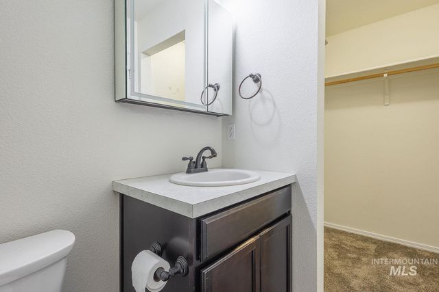 956 S Hebgon Lake Ave, Middleton, ID 83644