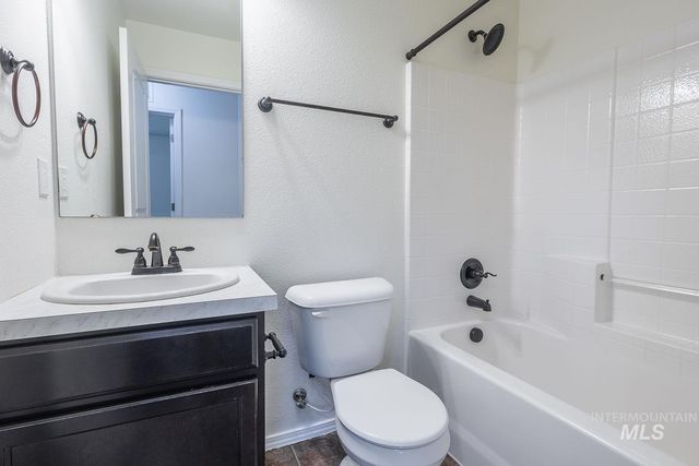956 S Hebgon Lake Ave, Middleton, ID 83644