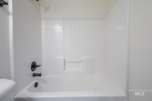 956 S Hebgon Lake Ave, Middleton, ID 83644