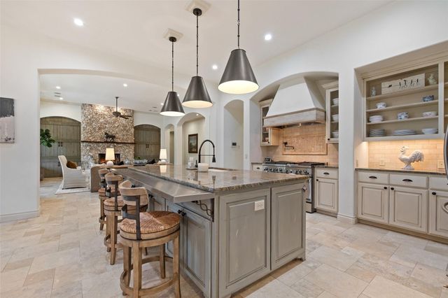 105 Harbor Hill DR, Lakeway, TX 78734