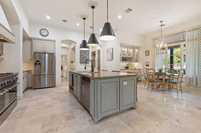 105 Harbor Hill DR, Lakeway, TX 78734