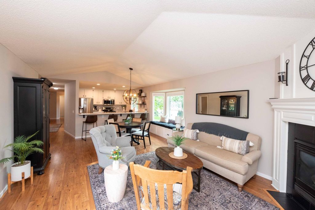 14348 Embassy Way, Apple Valley, MN 55124 — photo 4