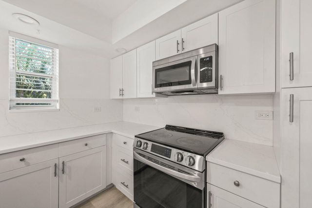 664 FORSYTH Street 6, Boca Raton, FL 33487