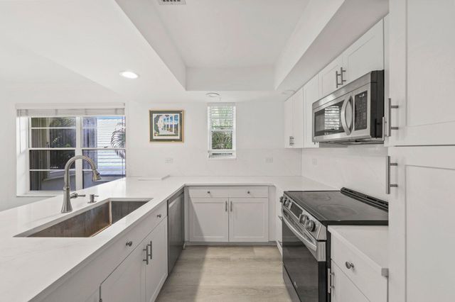 664 FORSYTH Street 6, Boca Raton, FL 33487
