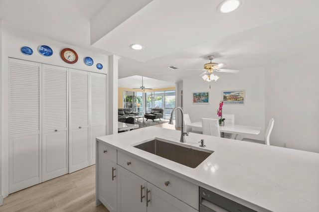 664 FORSYTH Street 6, Boca Raton, FL 33487