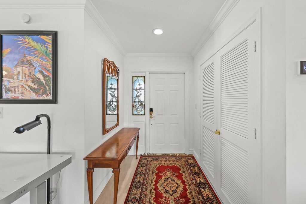 664 FORSYTH Street 6, Boca Raton, FL 33487