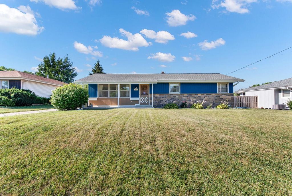 5704 Bradford AVENUE, Racine, WI 53406