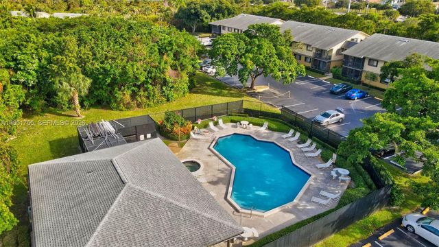 588 Trace Cir 211, Deerfield Beach, FL 33441