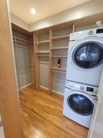 160 W BURTON Place 2R, Chicago, IL 60610