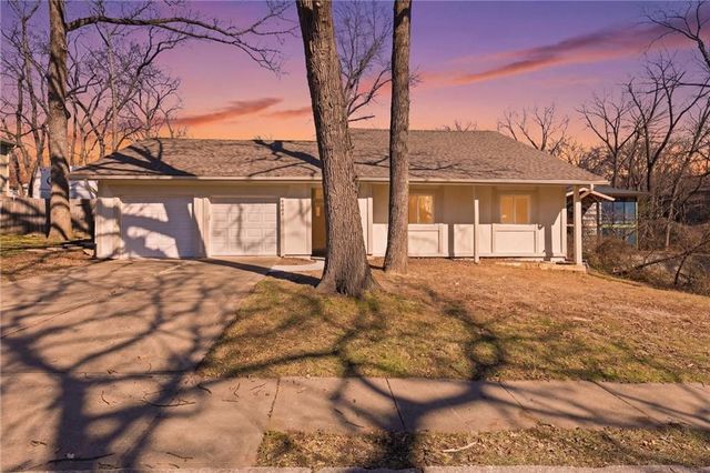 6507 GOODMAN Drive, Mission, KS 66202