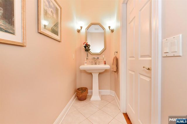 34 Walsh Drive, Mahwah, NJ 07430