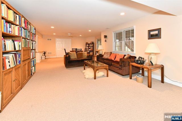 34 Walsh Drive, Mahwah, NJ 07430