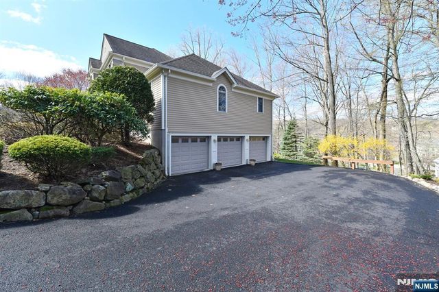 34 Walsh Drive, Mahwah, NJ 07430