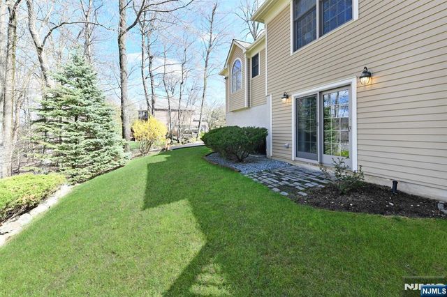 34 Walsh Drive, Mahwah, NJ 07430