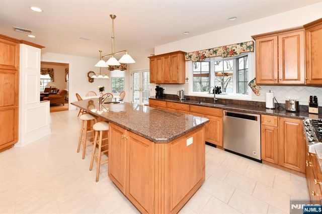 34 Walsh Drive, Mahwah, NJ 07430