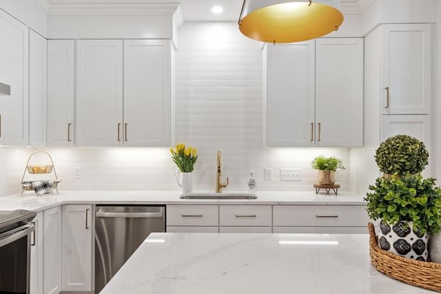 89 Oliver Pond Circle 4, Franklin, MA 02038