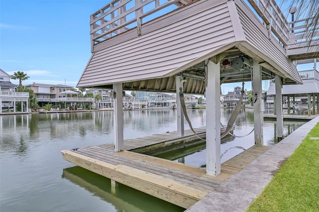 3512 Muscatee Circle, Galveston, TX 77554