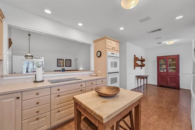 3512 Muscatee Circle, Galveston, TX 77554