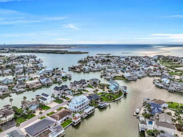 3512 Muscatee Circle, Galveston, TX 77554