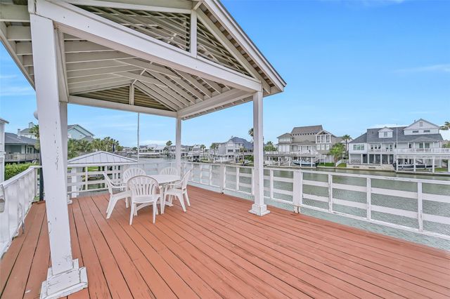 3512 Muscatee Circle, Galveston, TX 77554