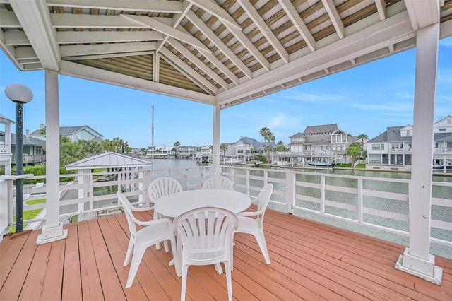 3512 Muscatee Circle, Galveston, TX 77554