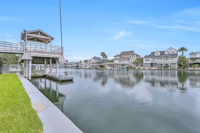 3512 Muscatee Circle, Galveston, TX 77554