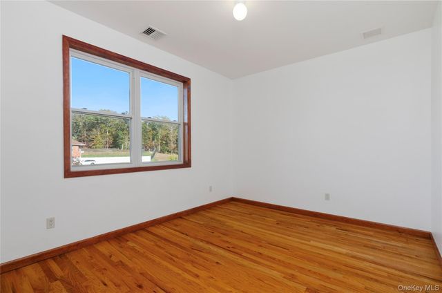 59 Mastro Road, Calverton, NY 11933