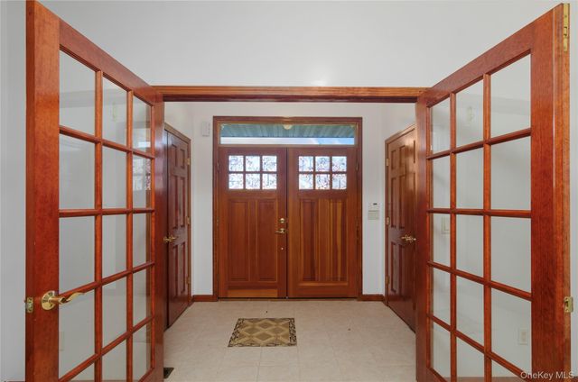 59 Mastro Road, Calverton, NY 11933