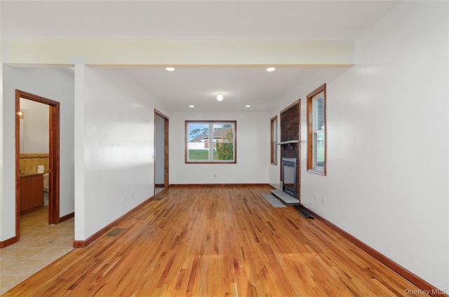 59 Mastro Road, Calverton, NY 11933