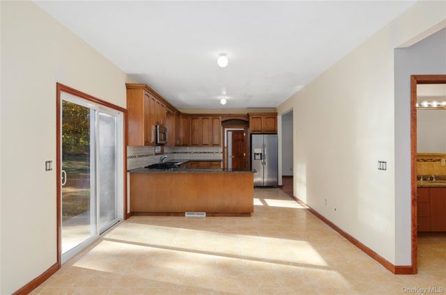 59 Mastro Road, Calverton, NY 11933