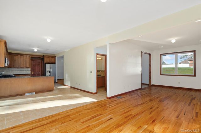 59 Mastro Road, Calverton, NY 11933