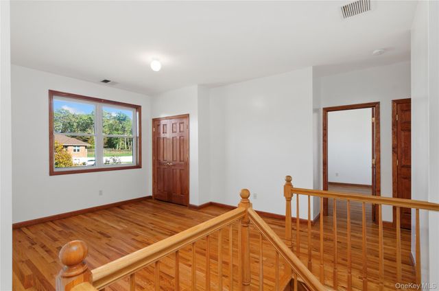 59 Mastro Road, Calverton, NY 11933