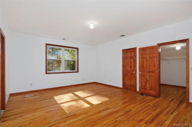 59 Mastro Road, Calverton, NY 11933