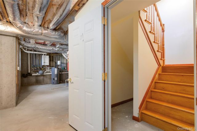 59 Mastro Road, Calverton, NY 11933