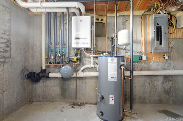 59 Mastro Road, Calverton, NY 11933