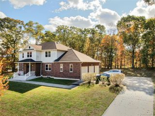 59 Mastro Road, Calverton, NY 11933