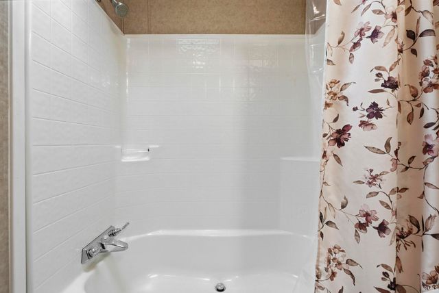 619 E 6th Street, Warren, IN 46792