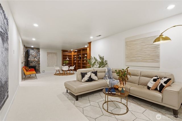 21633 NE 29th St, Sammamish, WA 98074